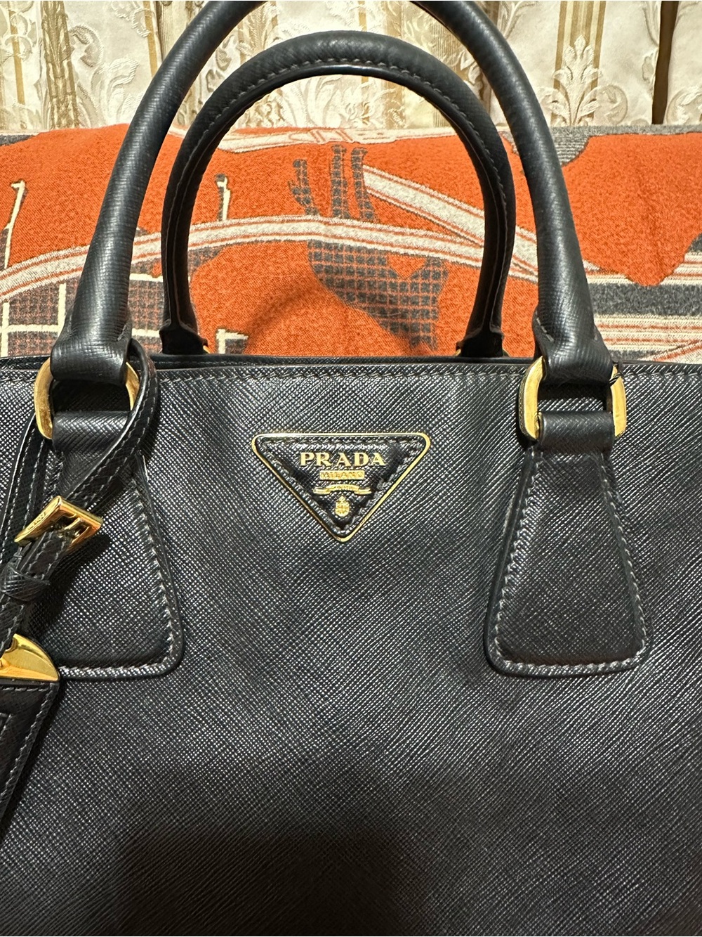 PRADA ❤️🌟BLACK SAFFIANO LUX LEATHER TOTE W/ WHITE SIDE PANELS ⭐️ - Picture 2 of 10